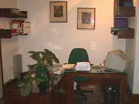 Elegante stanza uso ufficio in affitto  anche temporaneo nel cuore del centro storico di Udine. - Immagine 2